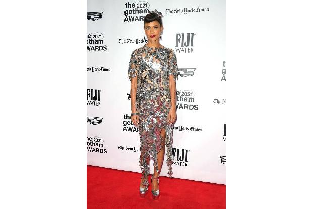 Thandiwe Newton sorgte für einen Hauch von Glamour in einem Glitzerkleid von Oscar de la Renta.