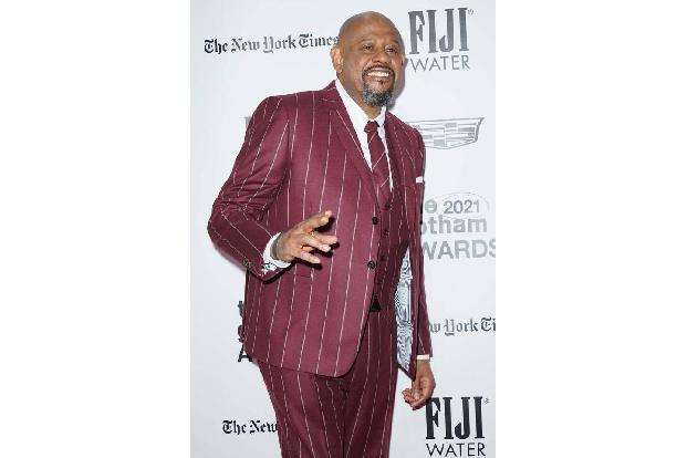 Dabei können Männer durchaus für Abwechslung auf dem roten Teppich sorgen, wie Schauspieler Forest Whitaker eindrucksvoll be...