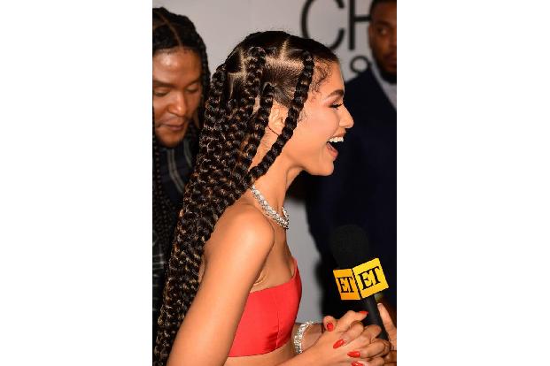 ...verzauberte die anwesende Menge aus Presse, Promis und Mode-Legenden nicht nur mit einem Outfit von Vera Wang, sondern au...