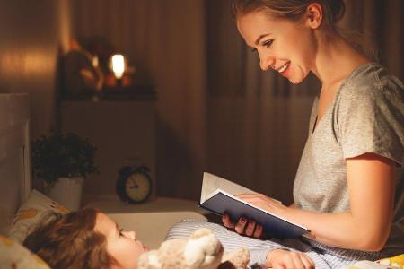 Was gab es als Kind schöneres, als sich von Mama oder Papa in den Schlaf lesen zu lassen? Für Erwachsene eignet sich dazu di...