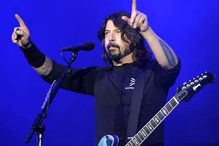 Die Foo Fighters wurden am Samstag (30. Oktober) nach einer 25 Jahre umspannenden Karriere in die Rock & Roll Hall of Fame a...