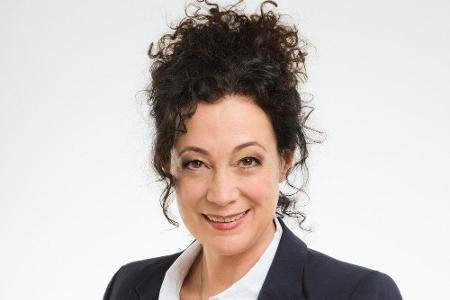 Hoteldirektorin Hanna Liebhold arbeitet seit 2018 an Bord des TV-Kreuzfahrtschiffs. Verkörpert wird sie von Barbara Wussow (...