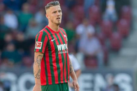 Machte im Augsburger Abwehrzentrum eine exzellente Partie. Klebte Lewandowski giftig in den Hacken und ließ kaum gefährliche...