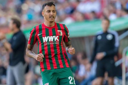 Rückte etwas überraschend nach seiner Handverletzung direkt in die erste Augsburger Elf. Schaltete sich gefällig mit in die ...