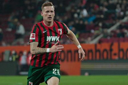 Spielte anstelle des positiv auf Corona getesteten Vargas. Zeigte großen Einsatzwillen, schoss bei einer Vielzahl an Fouls a...