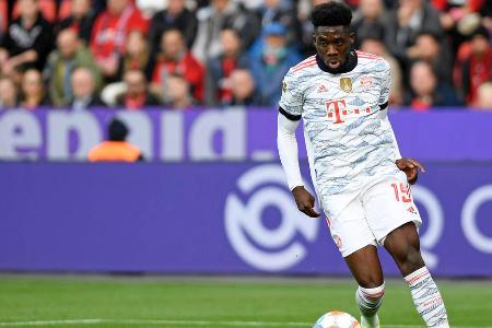 Entwickelte mehr Zug über den linken Flügel. Fand mit seinen Flanken allerdings nie einen Mitspieler. Versuchte es stattdess...