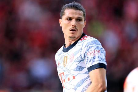 Ersetzte den sich in Quarantäne befindenden Kimmich im zentralen Mittelfeld. Verbuchte besonders in der Anfangsphase viele B...