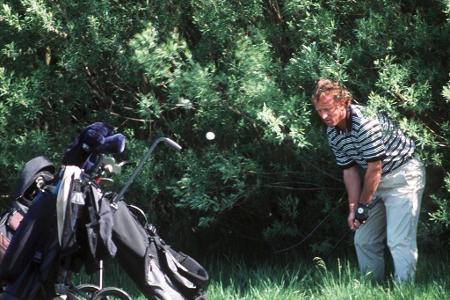 'Also bei mir geht das mit dem linken Fuß genauer und mit dem rechten fester! - Moderator: Und mit welchem Fuß schießen sie ...