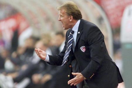 'Wir müssen die deutsch-holländische Feindschaft wieder aufleben lassen.'
(nach dem UEFA-Cup-Spiel Eindhoven gegen den 1. FC...