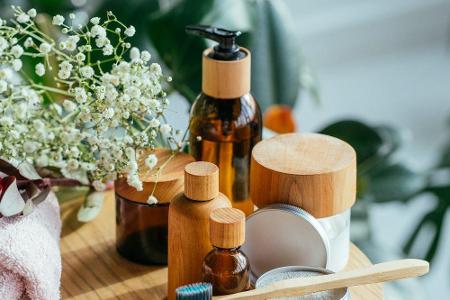 Auch fürs Badezimmer sind nachhaltige Varianten ohne Plastikverpackung und aus nachwachsenden Ressourcen erhältlich.