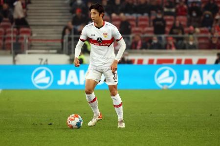 Schaltete sich etwas selektiver als Endo in der Offensive ein. War durch seine Ballsicherheit dennoch gut im Spiel. Wenn er ...