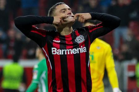 Der erst 18-jährige A-Nationalspieler hat es längst auf die Wunschzettel sämtlicher Top-Klubs geschafft. Der offensive Wirbe...