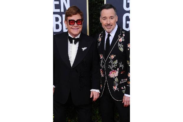 Elton John und sein Mann David Furnish lieben es traditionell: Die beiden feiern mit ihren Kindern ganz beschaulich zuhause....