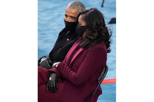 Bei den Obamas hat sich eine Tradition aus Michelles Kindheit bis heute gehalten: In ihrer riesigen erweiterten Familie ware...