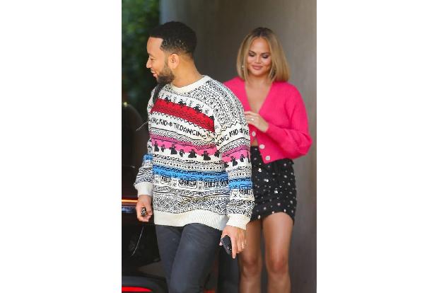 Eigentlich ist Chrissy Teigen eine begnadete Köchin und für gesundes Essen bekannt. Doch zu Weihnachten sündigen sie und ihr...