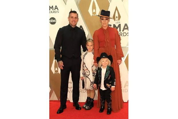 Auch Pink und Carey Hart sind schon lange zusammen. Für die Sängerin und den Motocross-Profi gehört regelmäßige Therapie sch...