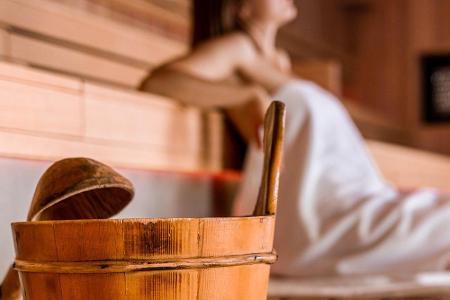 Viele Thermen haben trotz Corona-Pandemie geöffnet - dank 2G-Plus-Regel steht dem Saunieren in diesem Winter nichts entgegen...