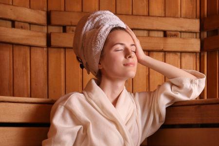 Ein Gang in die Sauna soll entspannen - deshalb immer genügend Zeit einplanen. Zwei bis drei Stunden sind vollkommen ausreic...