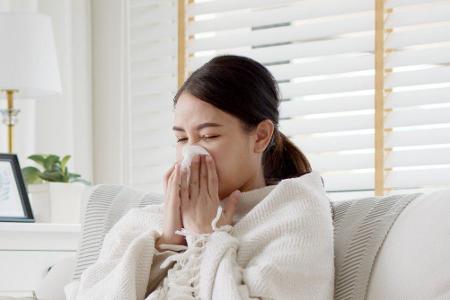 Zwar stärken Saunagänge das Immunsystem, bei einer Erkältung sollte man sie allerdings vermeiden. Denn zum einen steigt das ...