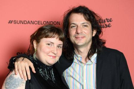 Ende September gaben sich Lena Dunham und der Musiker Luis Felber das Jawort. Erst im Juni machten sie ihre Beziehung öffent...