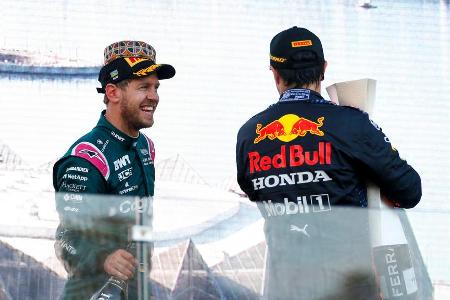Reporterin, die ihm nach dem Rennen per Funk zugeschaltet war: 'Glückwunsch, du bist der Fahrer des Tages!' Vettel: 'Wer hat...
