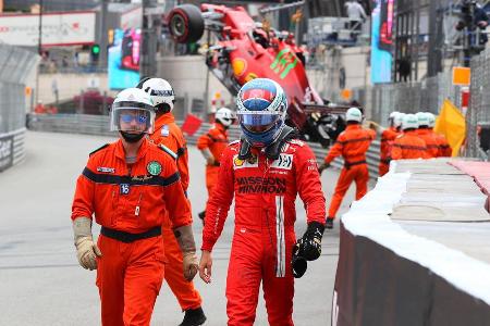 Charles Leclerc fuhr bei seinem Heim-GP in Monaco sensationell auf die Pole. Doch bei einem Crash im Q3 beschädigte der Ferr...