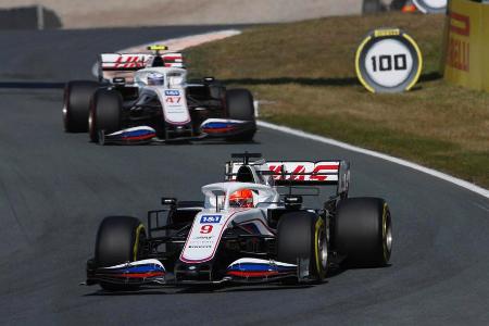 Immer wieder gab es Ärger zwischen den beiden Haas-Piloten. Nikita Mazepin scherte schon in Baku auf der Gerade gefährlich a...