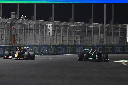 In Dschidda gerieten Hamilton und Verstappen in einem Chaos-Rennen mit mehreren Restarts mehrfach aneinander. Kurz vor dem E...