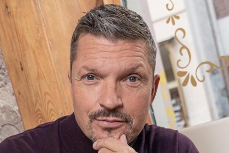 Schauspieler Hardy Krüger jr. (53) nimmt ebenfalls an der Tanzshow teil. Obwohl - oder gerade weil - ihn seine Frau für kein...