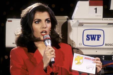 Birgit Schrowange moderiert „Die deutsche Schlagerparade“ 1994 beim Südwestfunk