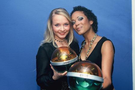 Die Moderatoren Milka Loff Fernandes und Janin Reinhardt ,r...