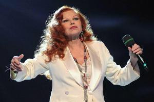 Sängerin Milva bei ihrem Auftritt im "Musikantenstadl" 2012