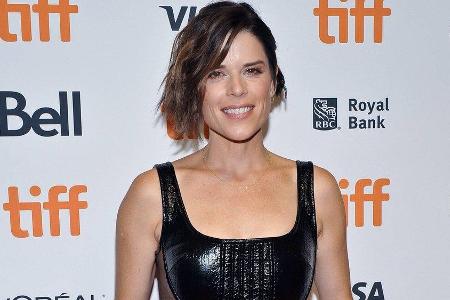 Neve Campbell wurde an einem Filmset von einem Bären angefallen.