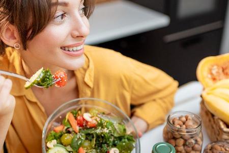 Gemüse in allen Formen und Farben gehört zu einer basischen Ernährung dazu.