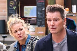 "Unter uns": Chris wird von Corinna wegen des Briefes zur Rede gestellt.