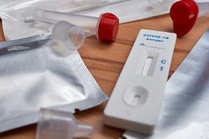 Bei Corona-Selbsttests können Fehler das Ergebnis beeinflussen.