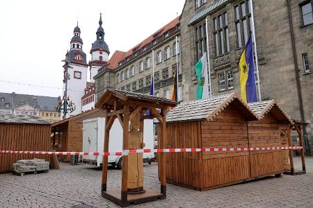 Weihnachtsmarktaufbau 14.11.2021, Chemnitz, Markt, Weihnacht...