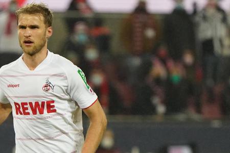Übernahm die Rolle des Stoßstürmers in der Schlusspause. Lauerte auf Zuspiele in die heiße Zone, allzu viel kam von den Koll...