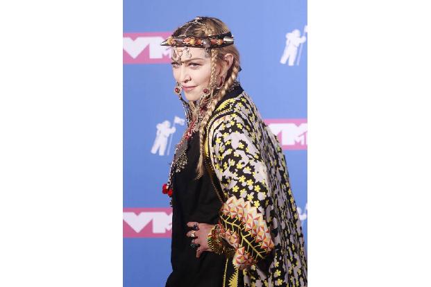 Madonna ist Heidi zuvorgekommen, ließ sich ihre Brüste ebenfalls für zwei Millionen versichern. Der Grund: Die — wahrscheinl...