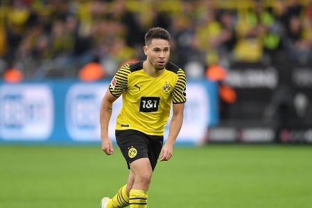 Stand trotz Trainingsrückstand in der Startelf. Wirkte gerade in den intensiven Laufduellen nicht immer auf der Höhe. Agiert...