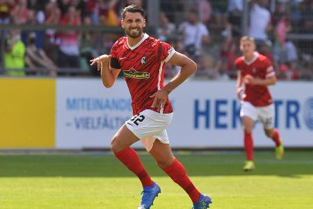 Kam lange Zeit praktisch zu keinen Offensivaktionen. Stand gegen den Ball etwas tiefer, unterstützte aber trotzdem kaum einm...