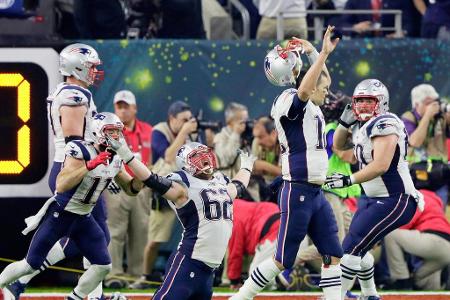 Gegen die Atlanta Falcons gelingt Brady 2017 sein Meisterstück, er mutiert endgültig zum G.O.A.T. Mitte des dritten Viertels...