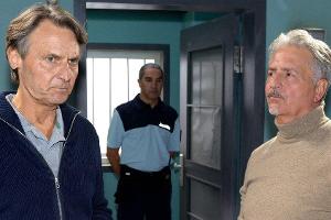 Jo Gerner (Wolfgang Bahro, l.) trifft in der JVA auf seinen Todfeind Bajan Linostrami (Matthias Unger).