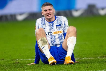 Leistete sich am Ball wiederholt Wackler und verteilte so Einladungen an die Bayern. Im direkten Zweikampf unterlief ihm geg...