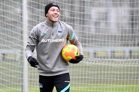 Feierte sein Bundesligadebüt. Sorgte auf der linken Seite kurzzeitig für frischen Wind und verwickelte Gnabry in energische ...