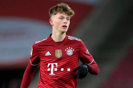 Der 16-Jährige kam in der Schlussphase zu seinem nun schon dritten Bundesliga-Einsatz. Riss das Geschehen aber nicht mehr an...
