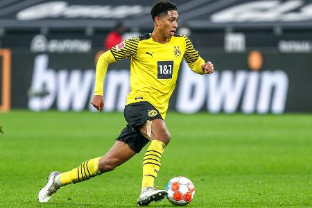 Mit seinen 18 Jahren gehört der Engländer in Dortmund bereits zu den Leistungsträgern. Kein Wunder also, dass Bellingham bereits mit einem Schritt in die Premier League in Verbindung gebracht wird. Medienberichten zufolge buhlen der FC Liverpool sowie Manchester United um den Mittelfeldmann. Jedoch ist der Youngster mit einem Vertrag bis 2025 ausgestattet. Somit hat der BVB keinen Druck.