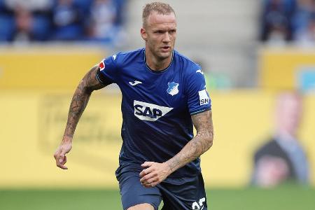 Im ersten Abschnitt in den meisten Situationen noch Herr der Lage, löste seine Aufgaben routiniert. Hielt auch Haaland bis auf wenigen Ausnahmen gut in Schach. Allerdings orientierungslos, wenn der BVB das Tempo anzog. Kam sowohl gegen Reus (58.) als auch gegen Malen (66.) nicht in die entscheidenden Zweikämpfe.