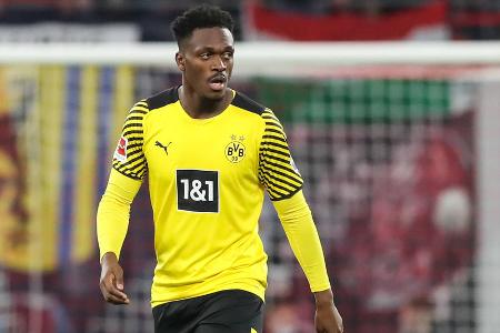 Einfach ist die Entscheidung bei Zagadou nicht, immerhin fehlte der Abwehrmann zuletzt monatelang. Deshalb zögert der BVB noch mit einer Verlängerung des am Saisonende auslaufenden Vertrags. Überzeugt der Franzose in der Rückrunde, wollen die Dortmunder Verantwortlichen 'Sport Bild' zufolge das Arbeitspapier um zwei Jahre ausweiten.