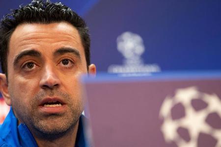 Genau andersherum wäre es beim FC Barcelona. Die klammen Katalanen bieten eine sportlich reizvolle Perspektive und würden wohl nur allzu gern nach einem im Sommer ablösefreien Top-Verteidiger greifen. Laut 'spox' und 'Bild' hat Barca bei Süle auch bereits Interesse hinterlegt. Doch das Geld ist knapp. Andererseits scheint man in Barcelona immer wieder Lösungen zu finden, wie der 55-Millionen-Euro-Einkauf von Ferran Torres bewies.